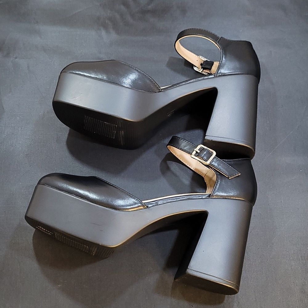 BRAND NEW MUDD BLOCK-HEEL ADJUSTABLE ANKLE STRAP SANDAL - Picture 7 of 16